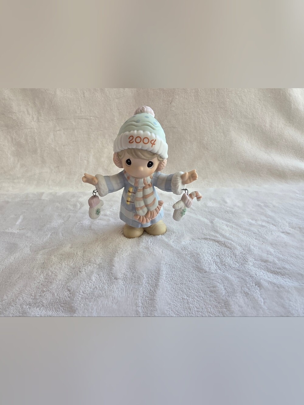 Precious Moments 2004 'S'Mitten With the Christmas Spirit' Figurine #117785